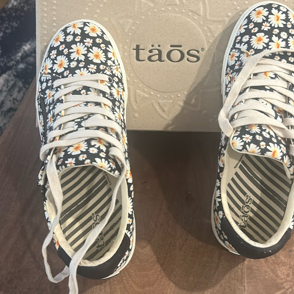 Taos Z soul tennis shoes